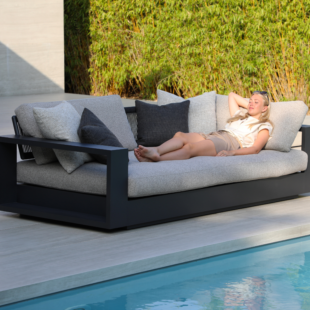 How to choose new outdoor furniture