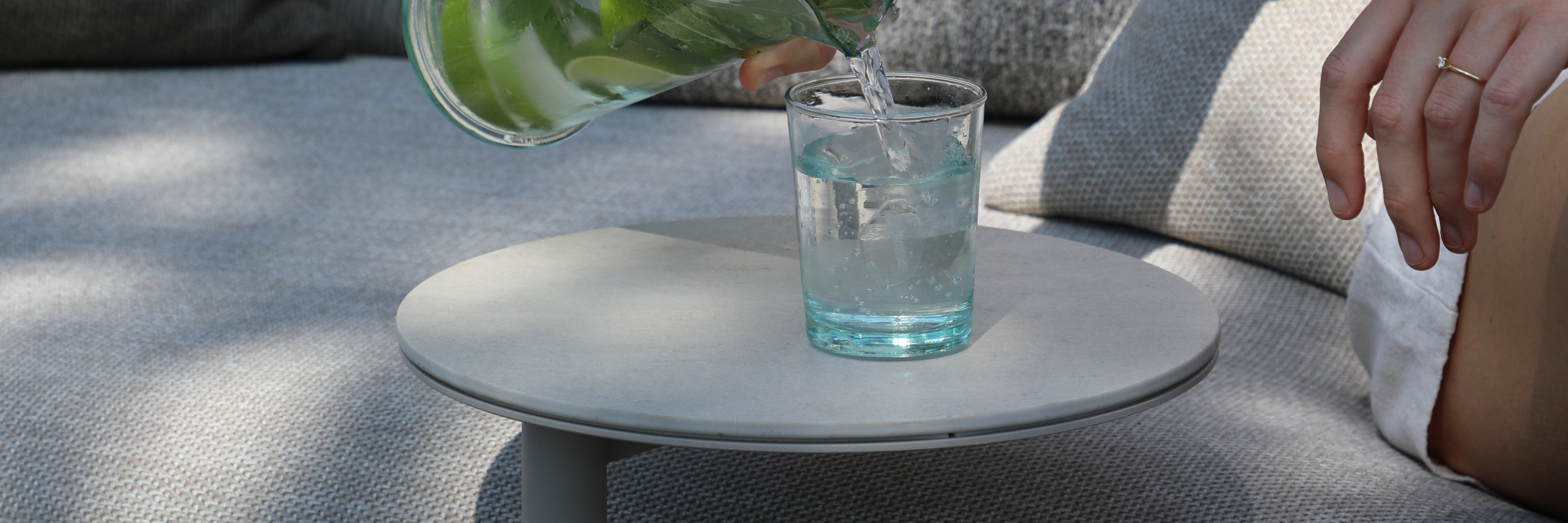 Pebl: outdoor coffee tables