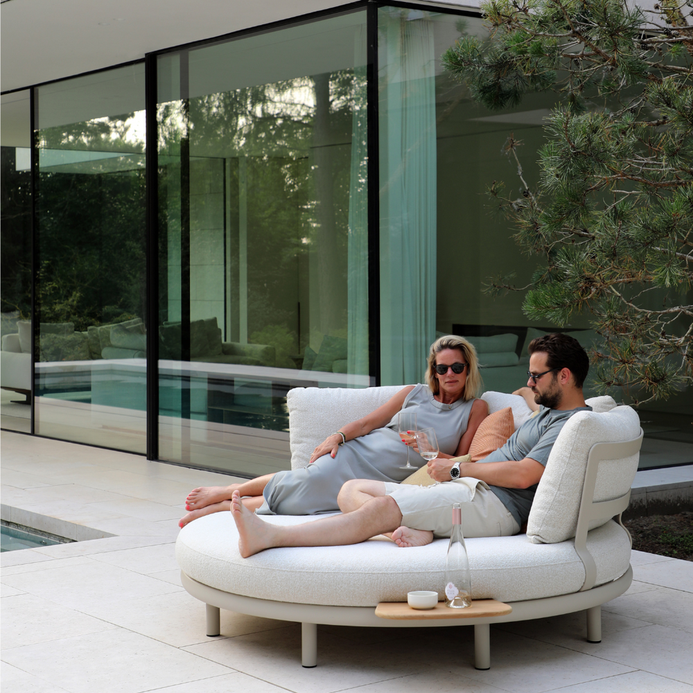 Large Round Aluminium Outdoor Daybed with Cushions | MØN exteriors